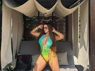 Mia_bond