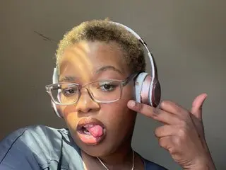 MilfArie22 cam model