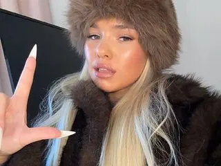 MissBarbeeNoir cam model
