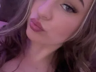 MissThiccc cam model