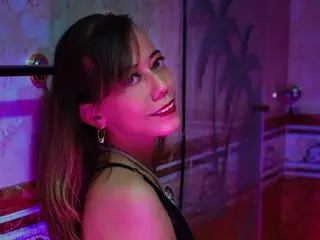 NICOLLEWAYY