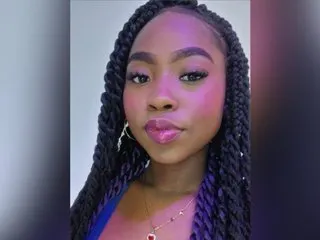 NaomiiQueenn cam model