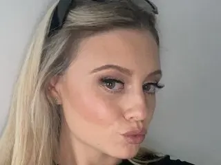 NaughtyDestinyxx cam model