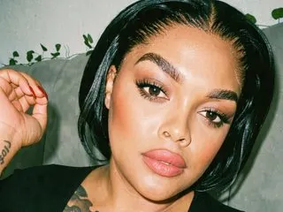 NaughtyMel — Streamate cam model