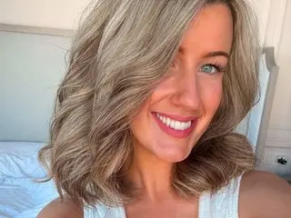 NaughtyMinxBella cam model