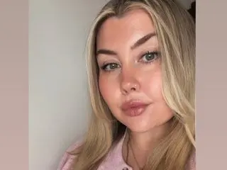 PeachyPolUK cam model