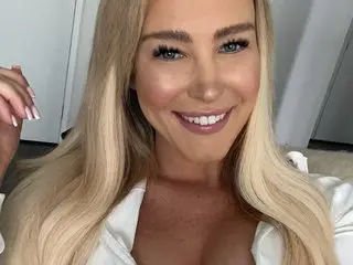 Peachy_Tease cam model