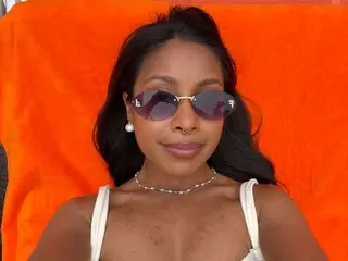 PetiteIndianSafia cam model