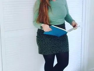 PetiteMilfRuby cam model