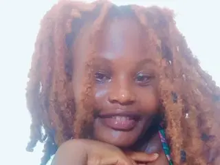 Petite_me cam model