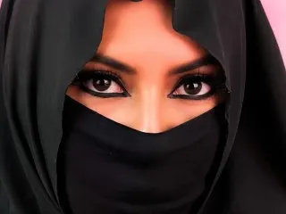 Qamar_Khalifa cam model