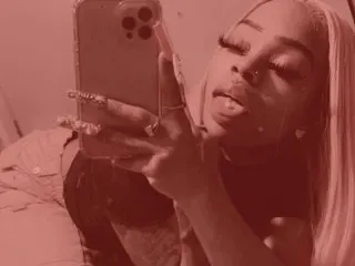 QueeenJ cam model