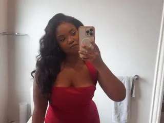 QueenZhara cam model