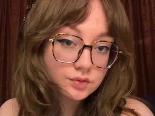 QuinnieKat cam model