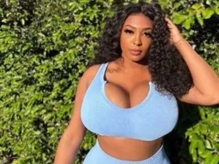 RachelRaxxx cam model