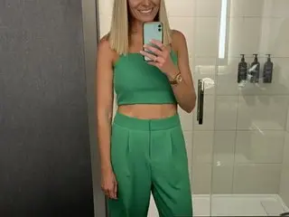 RebeccaXoXo cam model