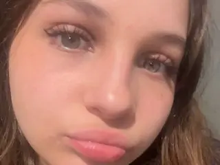 Seraphinavelvet cam model
