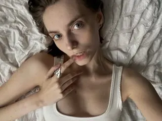 SereneAurora — Streamate cam model