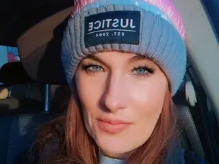 SexyMilf42X42X cam model