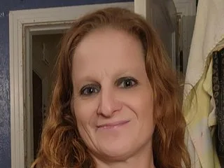 SexyRedHeadedMilf — live cam