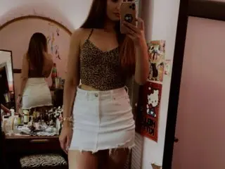SexySara_18 — live cam