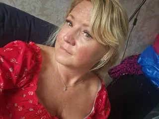 SexySelinaxx cam model