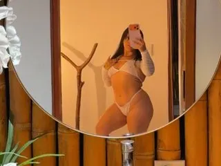 Sussy_Roxy cam model