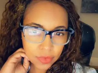 SweetRedPeach cam model