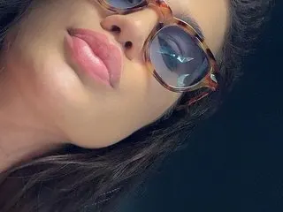 SweetsPeaches cam model