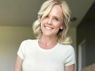 TaylorLove303 — live cam