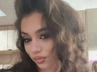 TessaBloom cam model