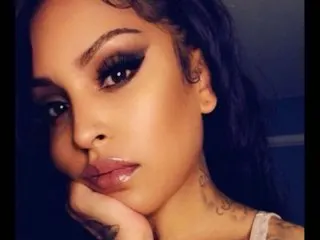 The_RealTee cam model