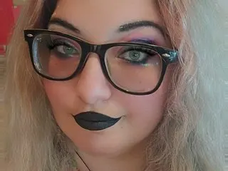 TwitchyStepMama cam model
