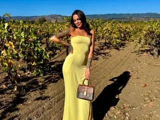 XoxoLux — Streamate cam model