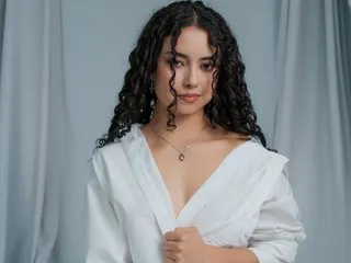 YoungSerena — Streamate cam model