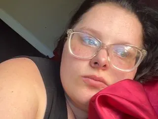 Youroneandonly26 cam model