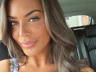 ZaraLouiseXX cam model