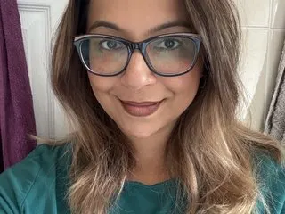 Zarah_Housewife cam model