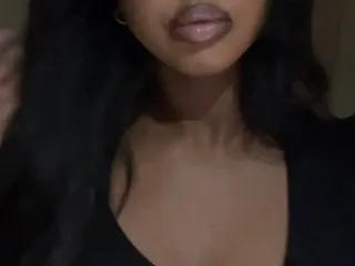 babybrownsknndoll23 cam model