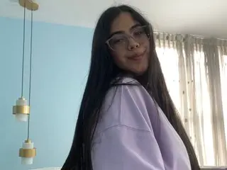 curvybuffgirllll cam model