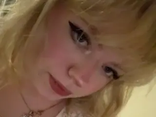 lunalovelyhehe shows her blonde hair and face in a close-up shot, looking directly at the camera.