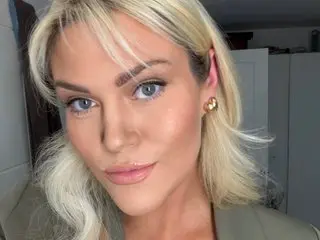 xoxMissDxox cam model