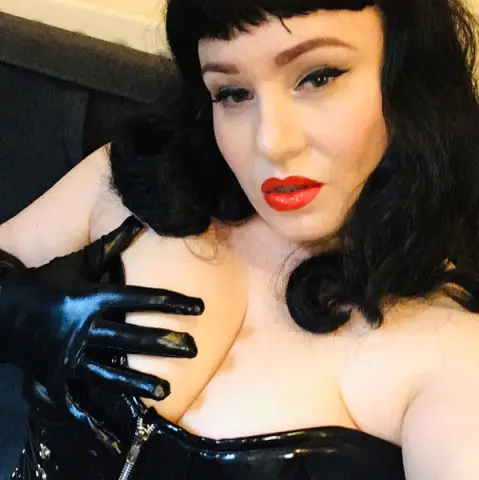 TheDevineMissDeviant — Streamate Photos