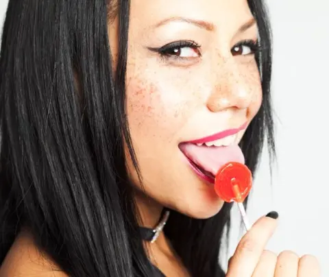 laratinelli — Streamate Photos